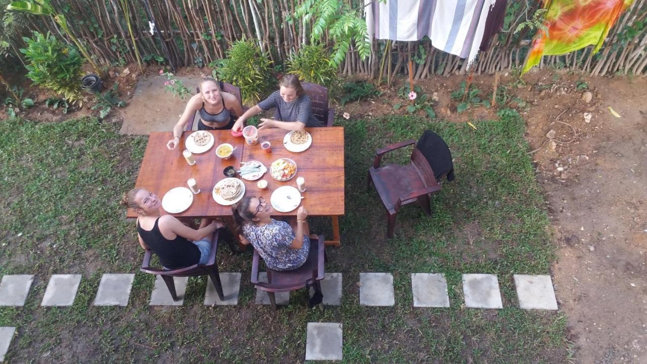 Chez Podi Surf Stay Mirissa Exterior foto