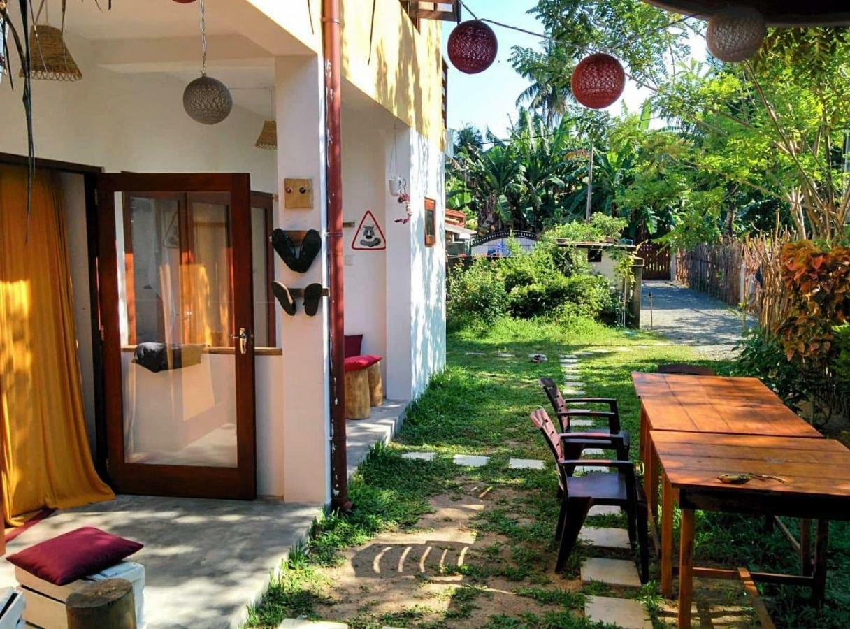 Chez Podi Surf Stay Mirissa Exterior foto